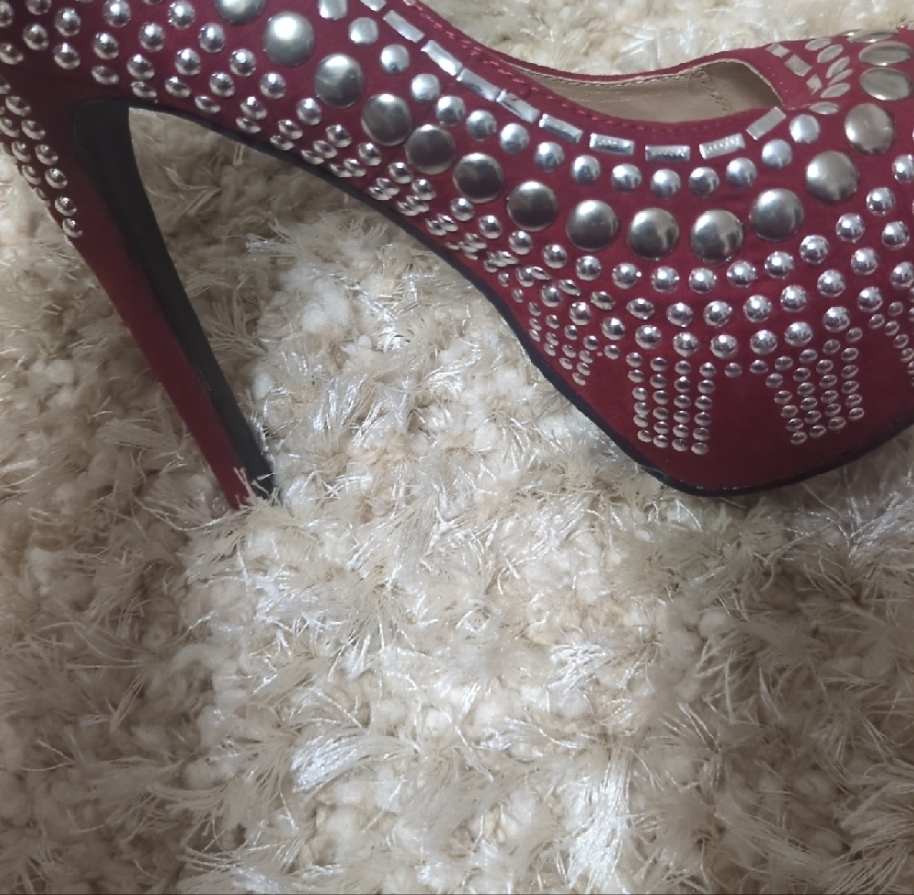 Chic ♥️ Studded Heels - Picture 5 of 5